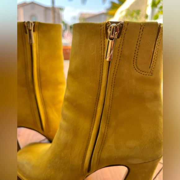 Suede booties by Sam Edelman. Gorgeous lemon-yellow color. Sz 7.5 - Picture 5 of 8